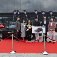 OKNOLUX pierwszym zwycięzcą w prestiżowym projekcie „40 samochodów na 40-lecie Drutex”